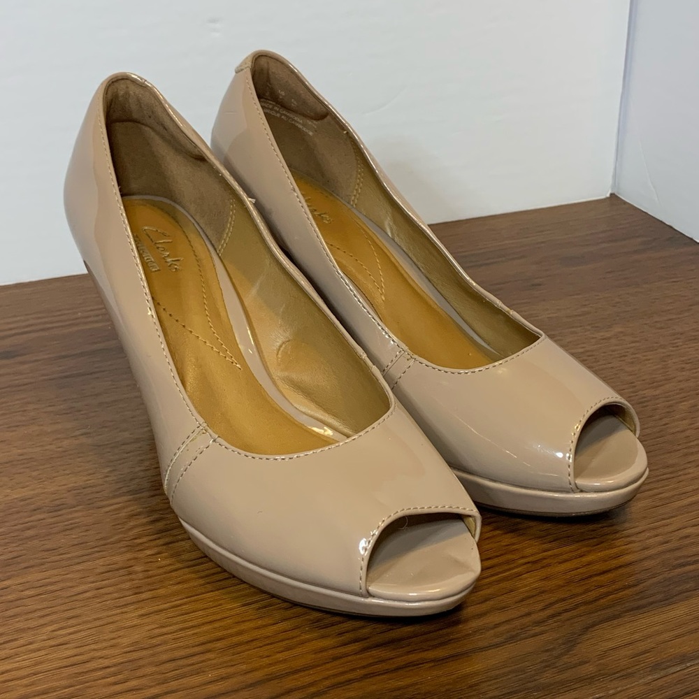 Clarks Nude Peep Toe Patent Platform Heel - 9M